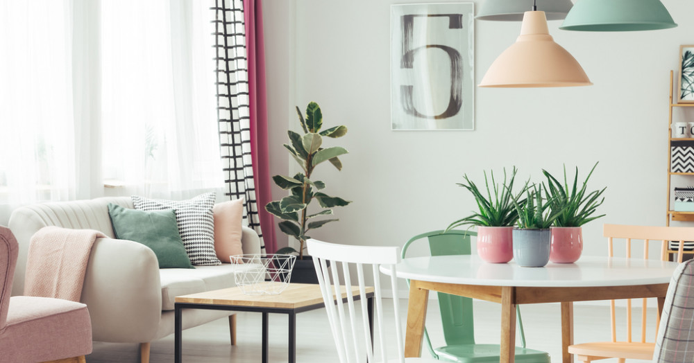 How to Sell Seasonal Decor Like Christmas and Halloween Items